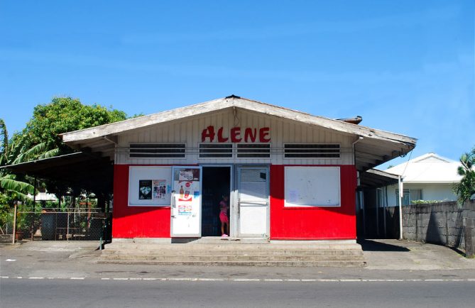 Ancienne façade du magasin Alène de Pirae - 2005