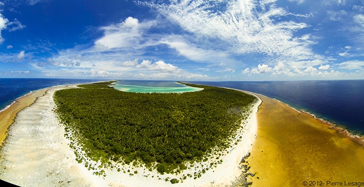Atoll de Ahe, vue de cerf-volant. Photo Pierre Lesage