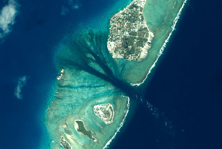 Village et passe de l'atoll de Arutua