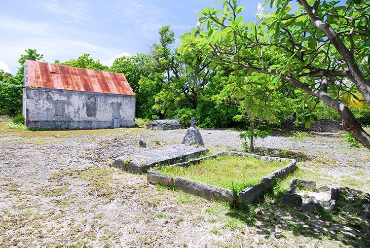 Ancien cimetière de Tetamanu, Fakarava. © Tahiti Heritage