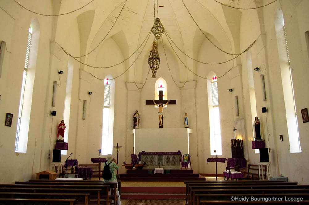 Intérieur de l'église de Makamo. Photo Heidy Baumgartner Lesage