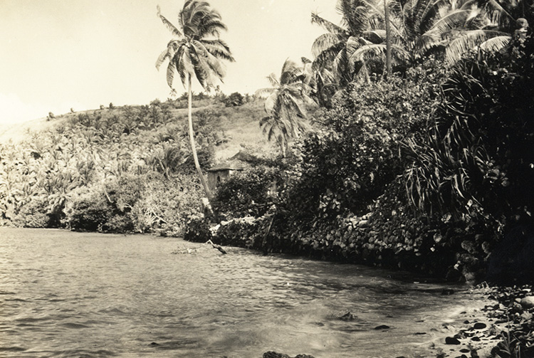 Le couvent du dimanche vu de la mer en 1934. Photo Mangarevan expedition