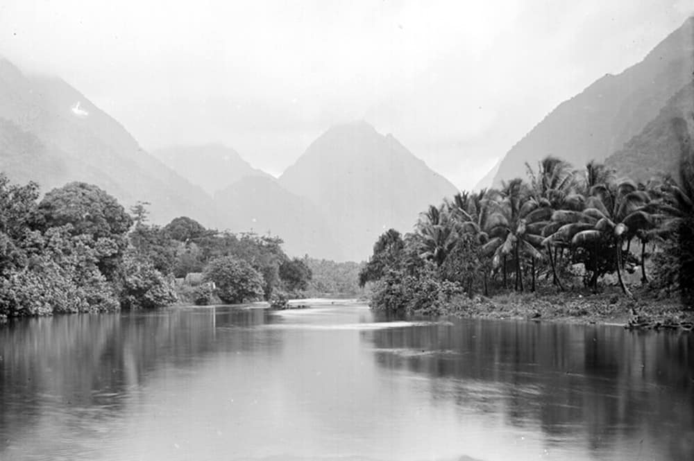 La rivière de Tautira en 1899 . Photo Henry Lemasson