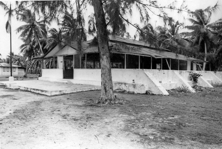 Chefferie, mairie, de l'ancien village Tukuhora de Anaa en 1967