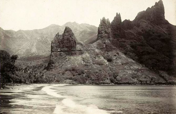 Baie de Hatiheu en 1899. Photo Agostini