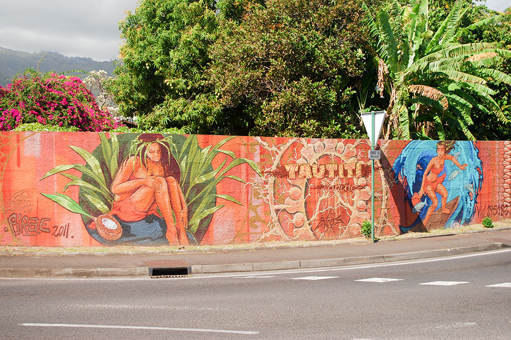 Fresque de la légende de tautiti, rue Gadiot à Pirae. © Tahiti Heritage
