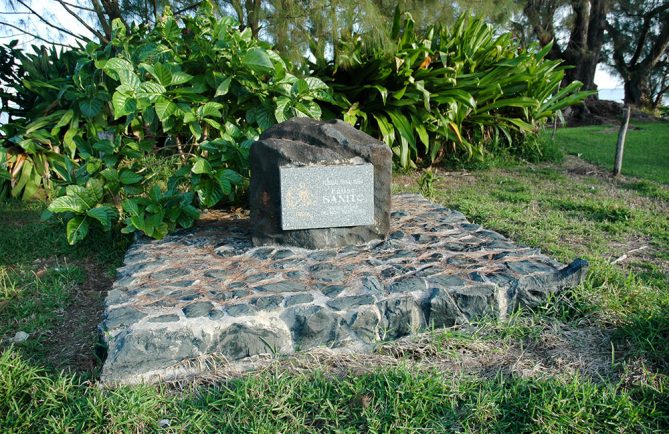 Monument des pasteurs Sanito de Taahueia - Tubua