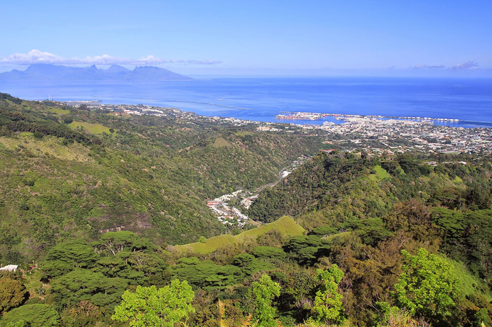 Vue du Belvedère de Pirae, sur Papeete et Moorea
