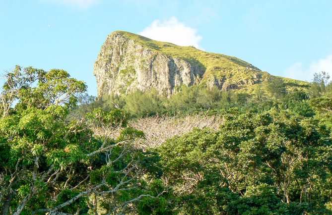 Mont Taria à Raivavae. Photo Tahiti95