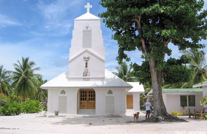 Eglise Sainte Thérèse de l'enfant-Jésus de Raraka © Tahiti Heritage