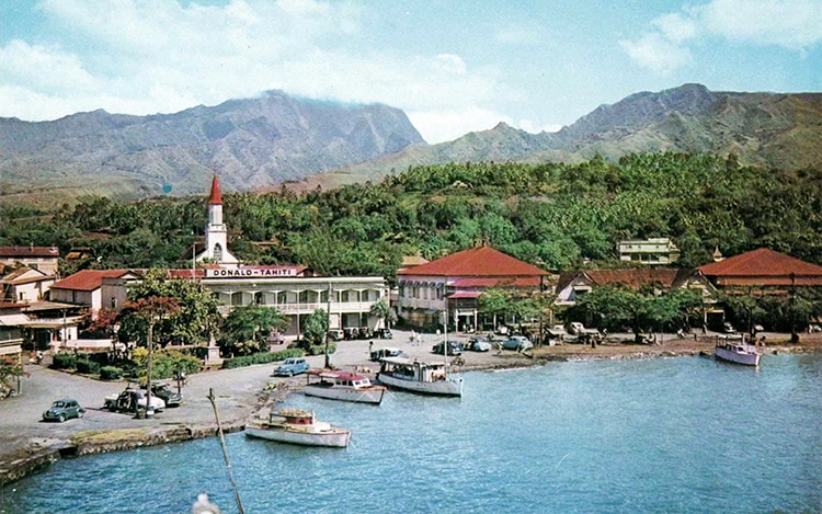 Front de mer de Papeete avec l'immeuble Donald.