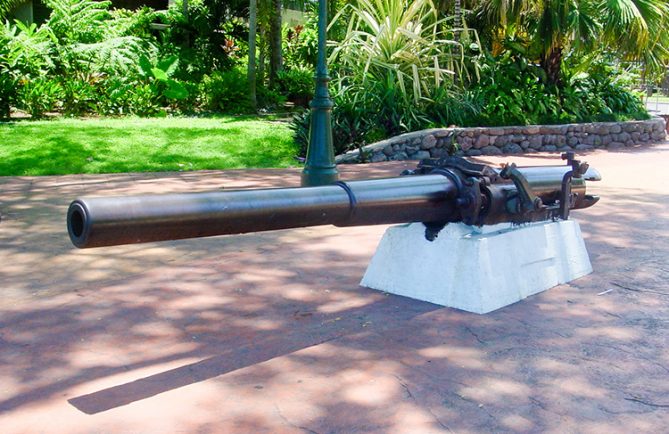 Canon de la canonnière La Zélée. © Tahiti Heritage