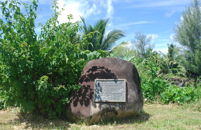 Stèle de l'arrivée de Bougainville à Tahiti, Hitiaa © Tahiti Heritage