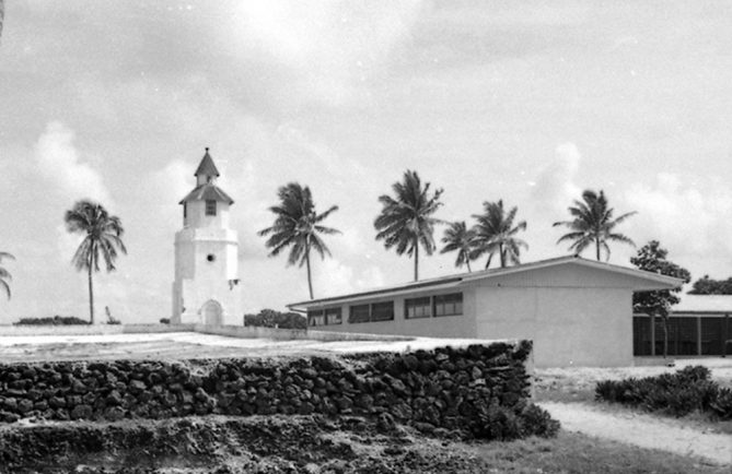Le phare de Makemo en 1967. Coll. Tahiti Heritage