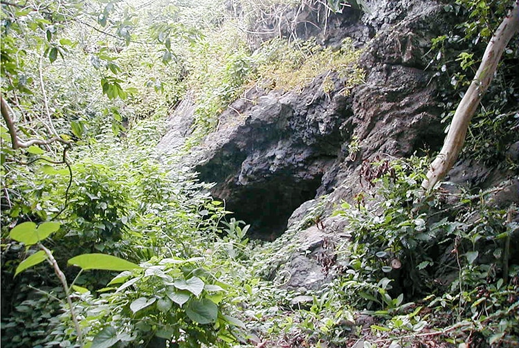 Grotte de Laval à Mangareva