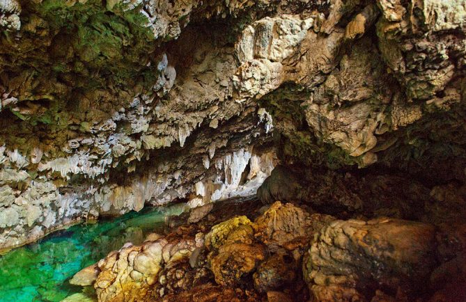 Grotte Vairoa de la princesse, Moumu - Makatea. Photo Danee Hazara