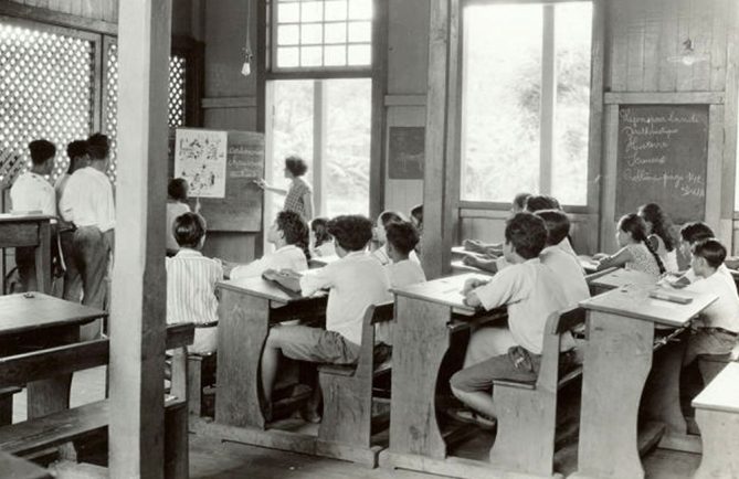 Classe de garçons de l'Ecole centrale de Papeete vers 1950