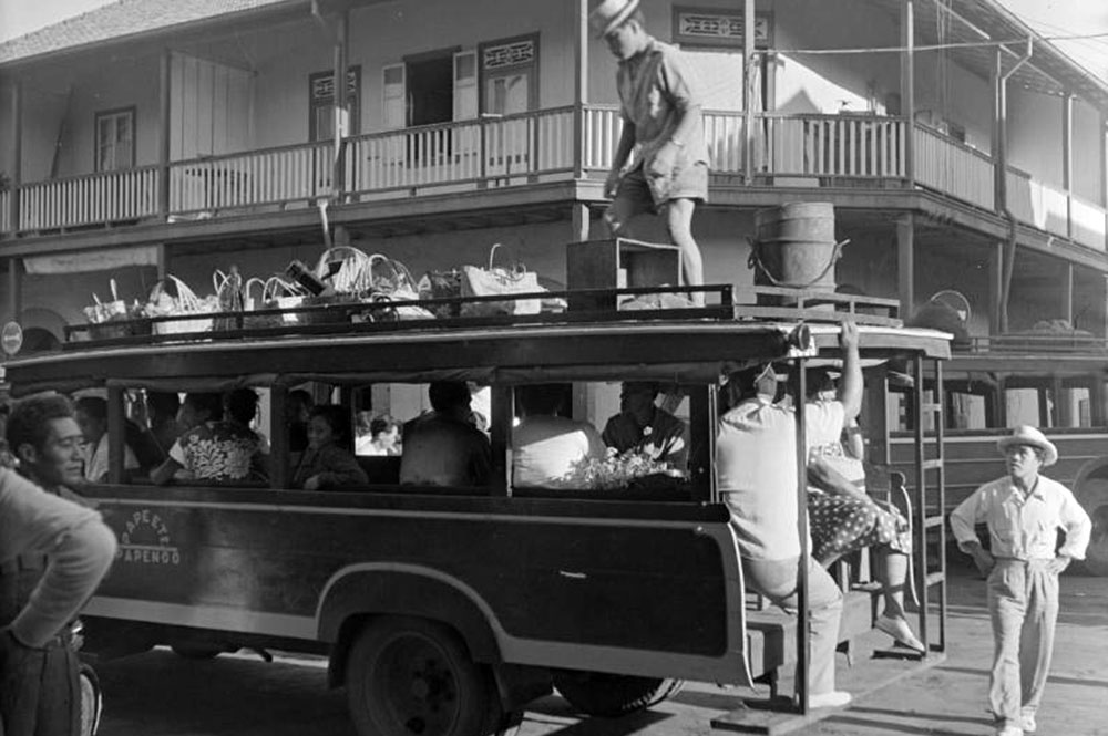 Truck à Papeete, 1952 National Library of NZ Whites Aviation Ltd