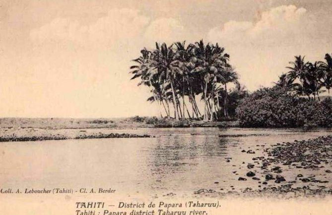 Baie de Popoti et l'embouchure de la Taharu'u vers 1930. Photo A. Berder
