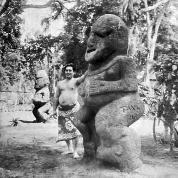 Tiki de Raivavae au musée de Tahiti avenue Bruat à Papeete 1934 - Photo L'illustation