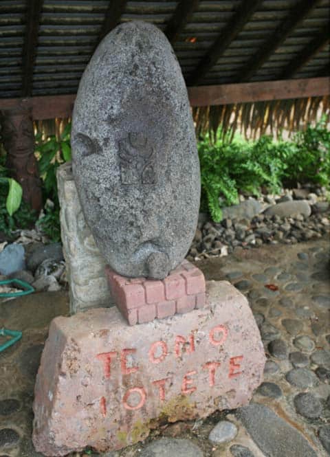 Stèle de Iotete à Tahuata