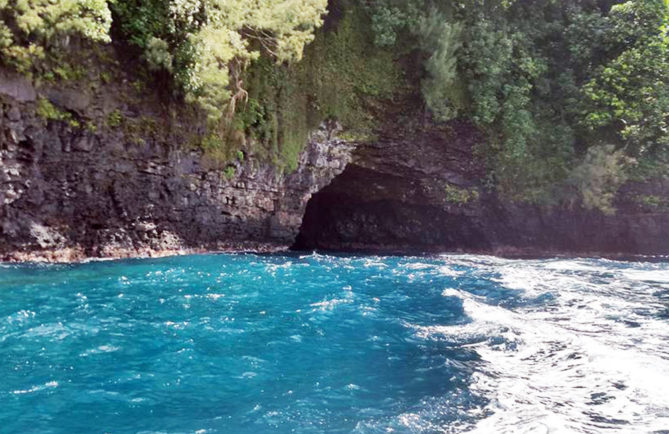 Grotte Vaitomoana à Teahupoo, Tiaarapu Ouest- Photo Chantal Alexandre Tahiti iti