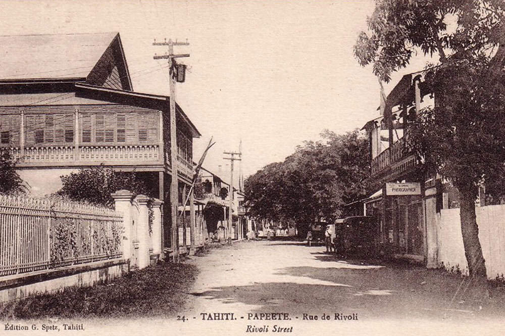 Vers 1900, la vue de Rivoli à Papeete vue depuis la place de la cathédrale.