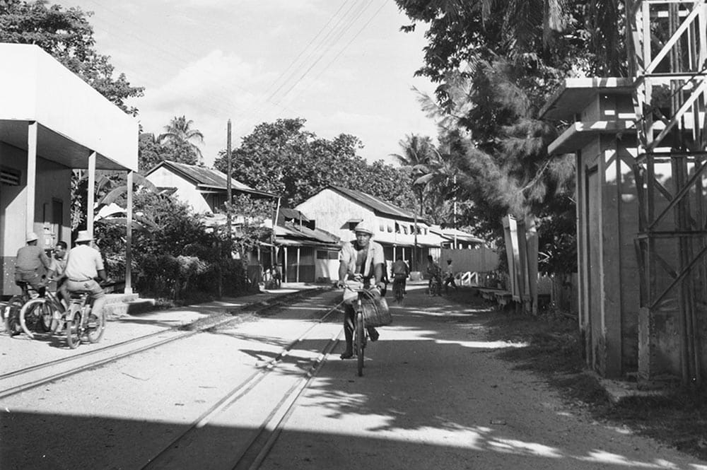 Vaitepaua, Makatea city, en 1962. Photo Molet