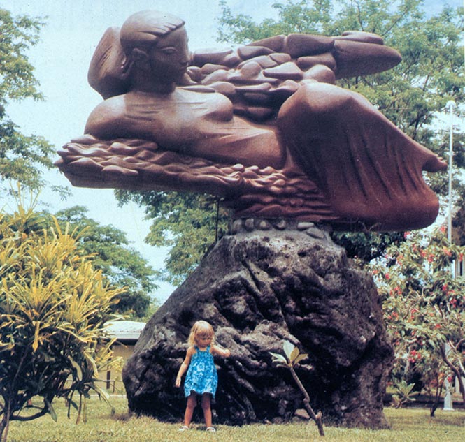 Sculpture "Tahiti, entre mer et nuages" de George Oudot