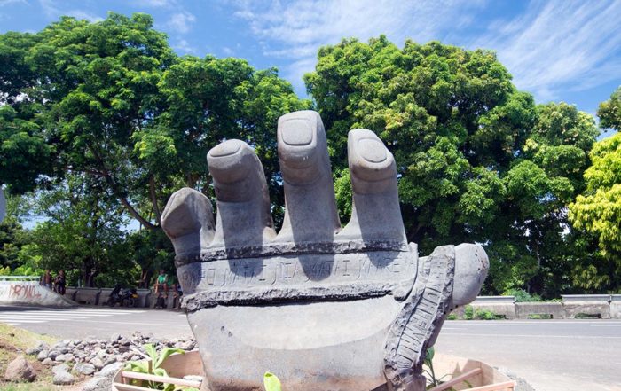 La sculpture Tefana aux mains brûlantes de Faa'a © Tahiti Heritage