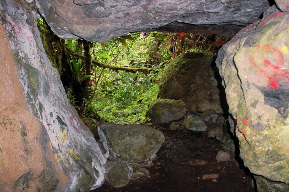 Grotte Anapua, Vaivanevane, vallée de Papenoo.